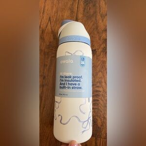 Owala White and Blue BOW Water Bottle 32oz Freesip